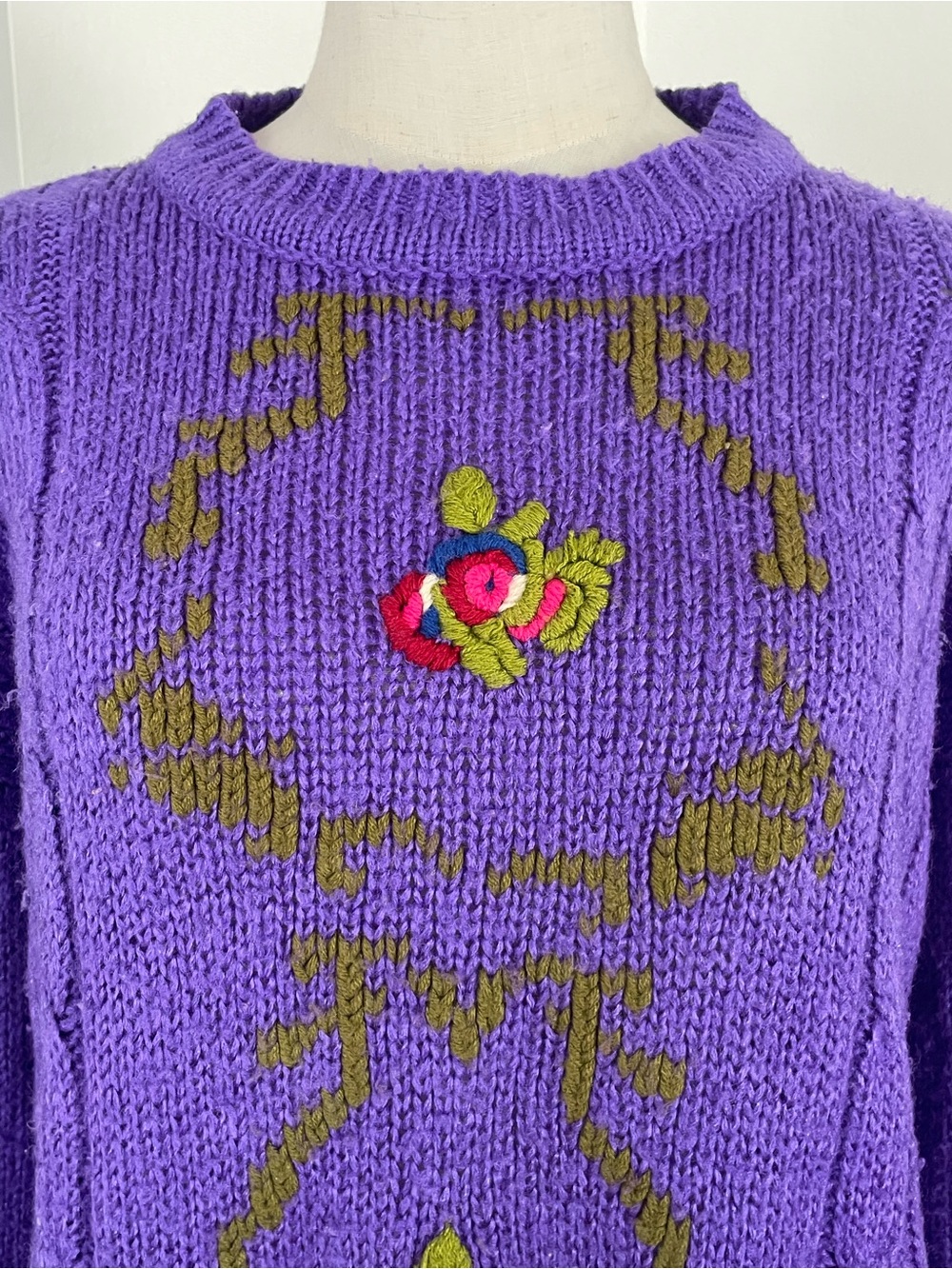 Vintage 1980s Wye Oaks Grandma Farmhouse Floral Knit Sweater - Picture 5 of 7